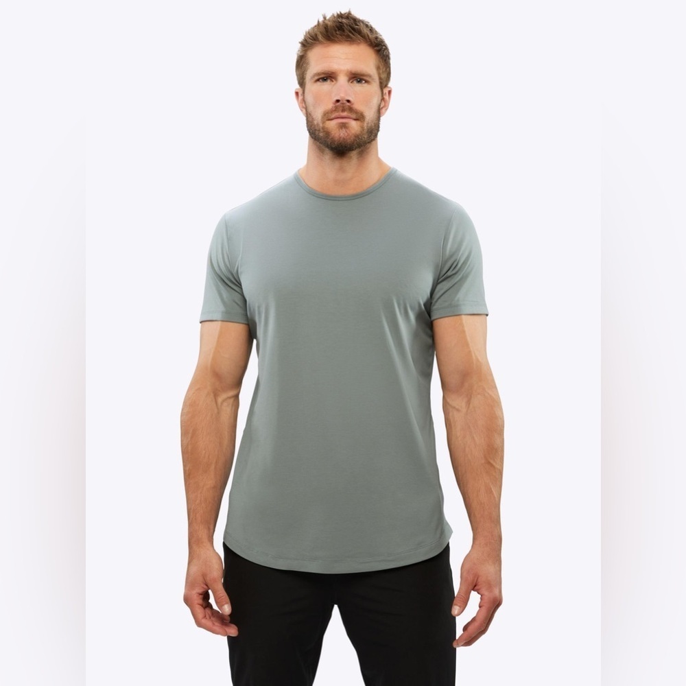 CUTS AO Curve-Hem Tee Men's T-Shirt size L